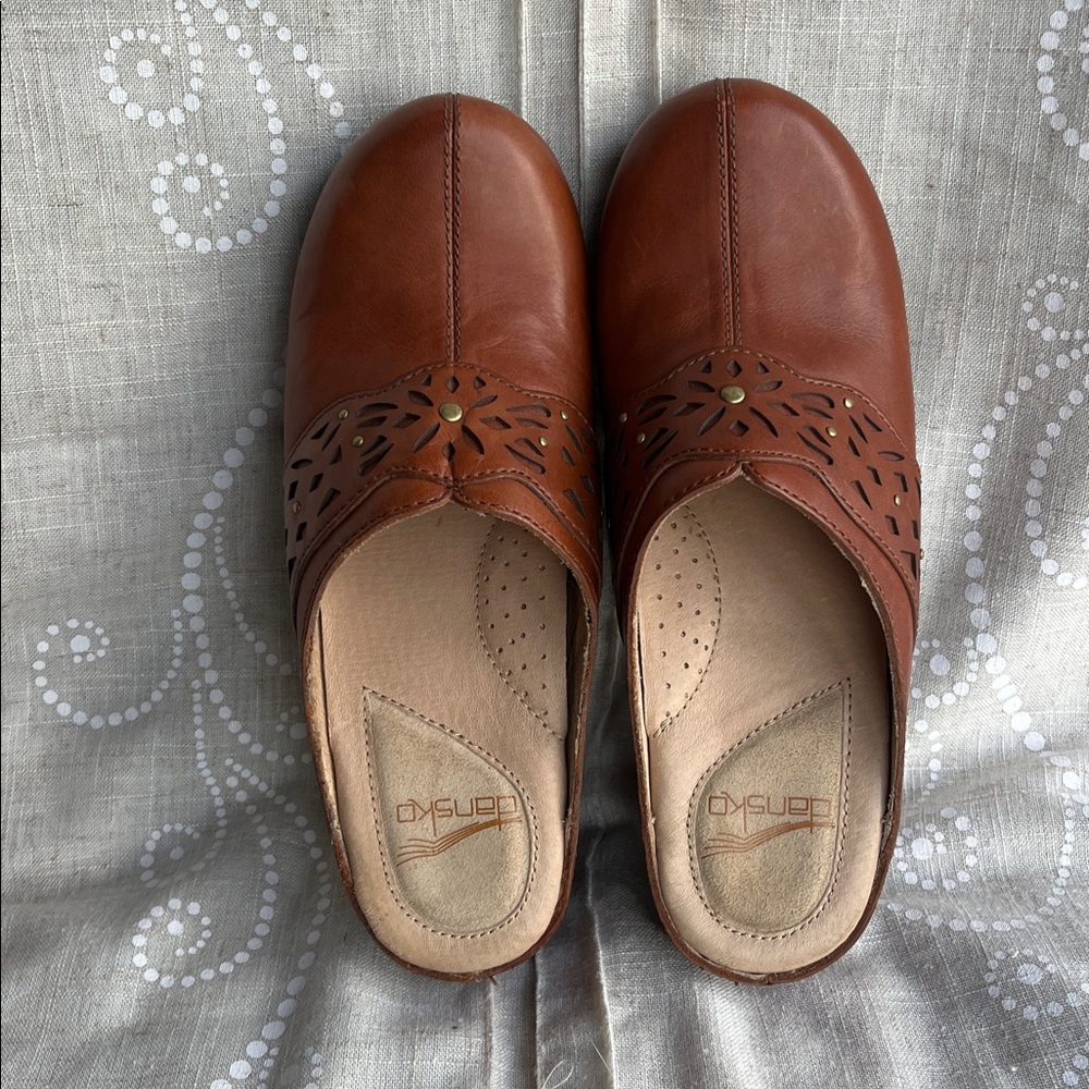 Dansko Brown Shyanne 9820537700
Leather Slip On Clogs Shoes size 37, 6.5-7